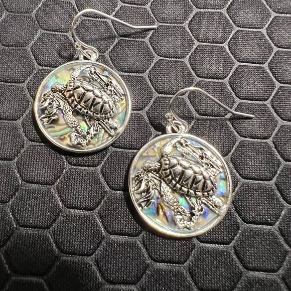 Turtle Earrings with Green Abalone Stones 18K White Gold Plated - Picture 1 of 1